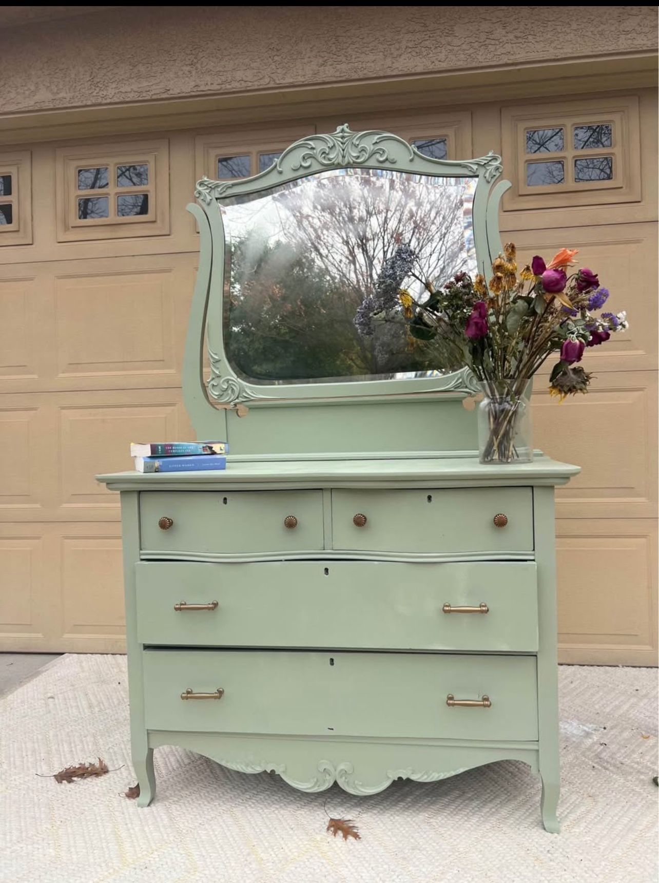 Vintage Refurbished Vanity with Mirror – Stunning...