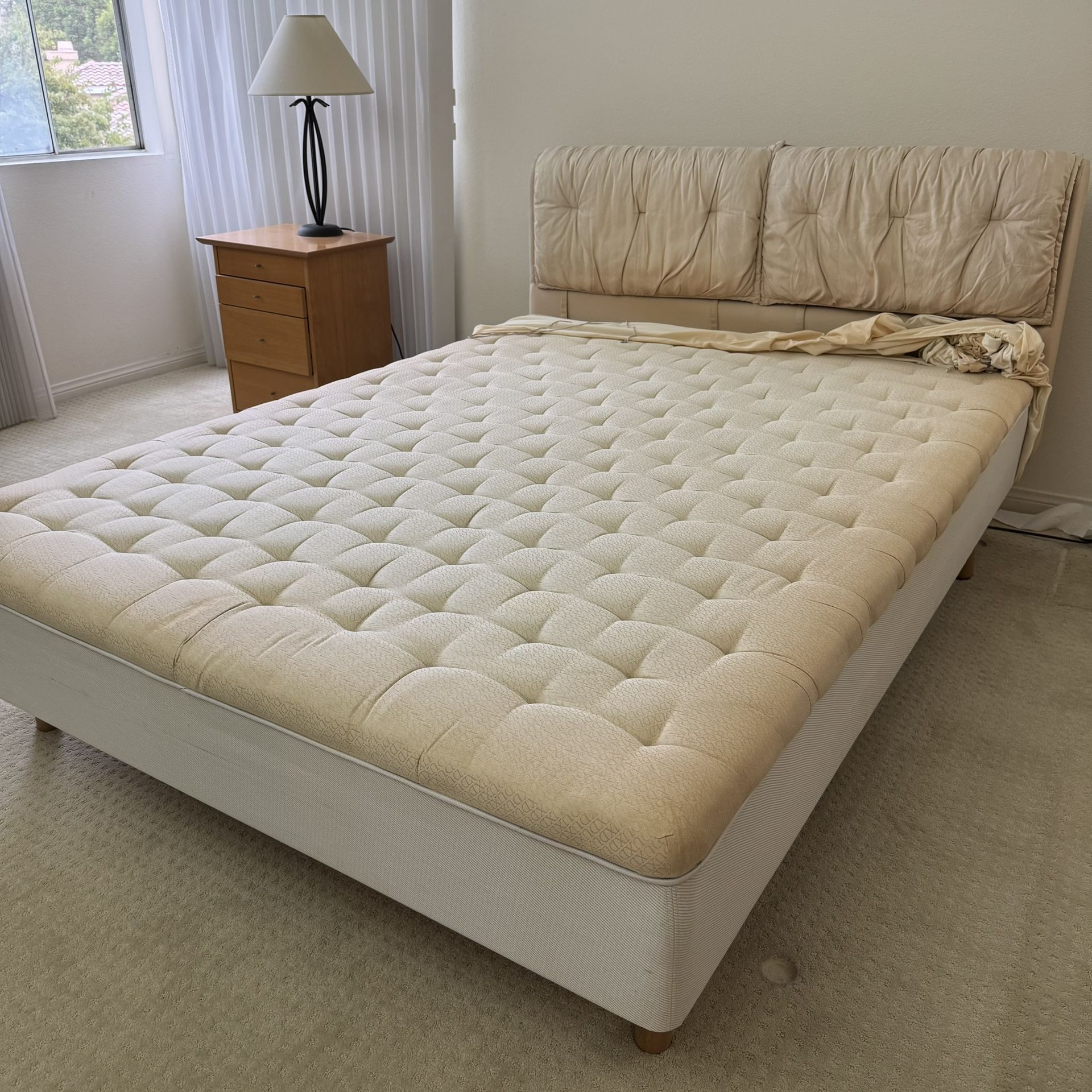 Duxiana DUX Queen Size Bed Frame with Integrated Mattress