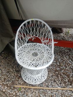 WICKER CHAIR NEEDS CUSHING  $6
