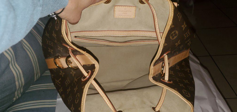 Louis Vuitton 2009 Monogram Neo Noe Handbag for Sale in Palm Springs, FL -  OfferUp
