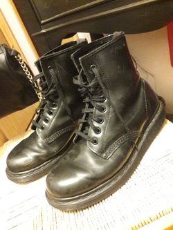 Dr. Martins Size 8 1/2