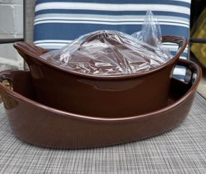 Set of dishes. New.