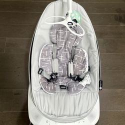 4MOMS MamaRoo Multi-Motion Baby Swing-like new $150 or best offer