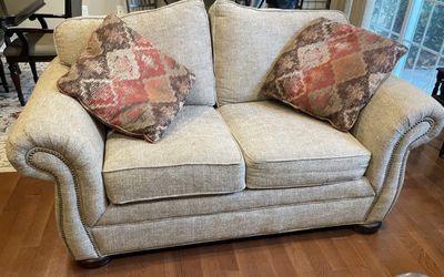 CRAFT MASTER TAUPE COUCH