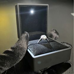 VVS1 Moissanite Halo Engagement Ring