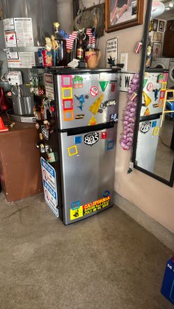 Magic Chef  Medium Size Refrigerator 