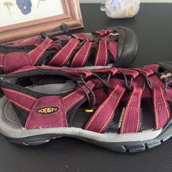 Keen Sandals Woman 8.5