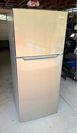 Frigidaire Top Freezer Refrigerator 18 cu ft