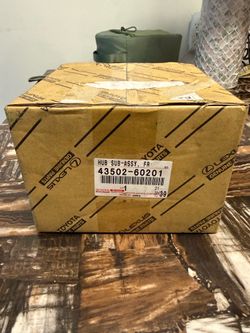 Brand new OEM Toyota front hub for 4Runner, Tacoma, FJ cruiser. Part # 43(contact info removed)1