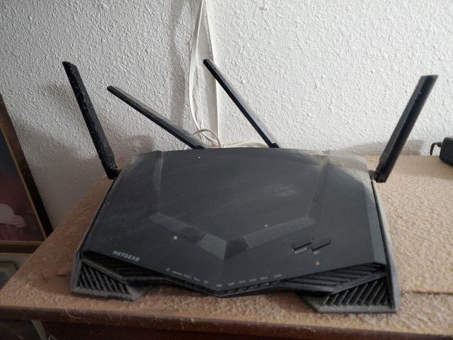 Nick gear gaming router and good condition