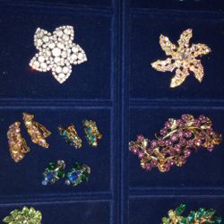 Assorted Vintage Jewelry