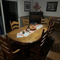 Solid oak dining table with 6 chair