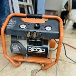RIDGID COMPRESOR 4.5 GALLON