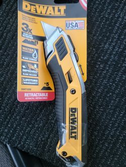 DEWALT 7" Retractable Utility Knife 