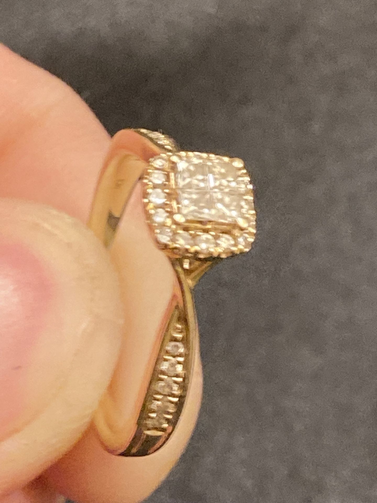 14k Yellow Gold Diamond Ring. Like New 700obo