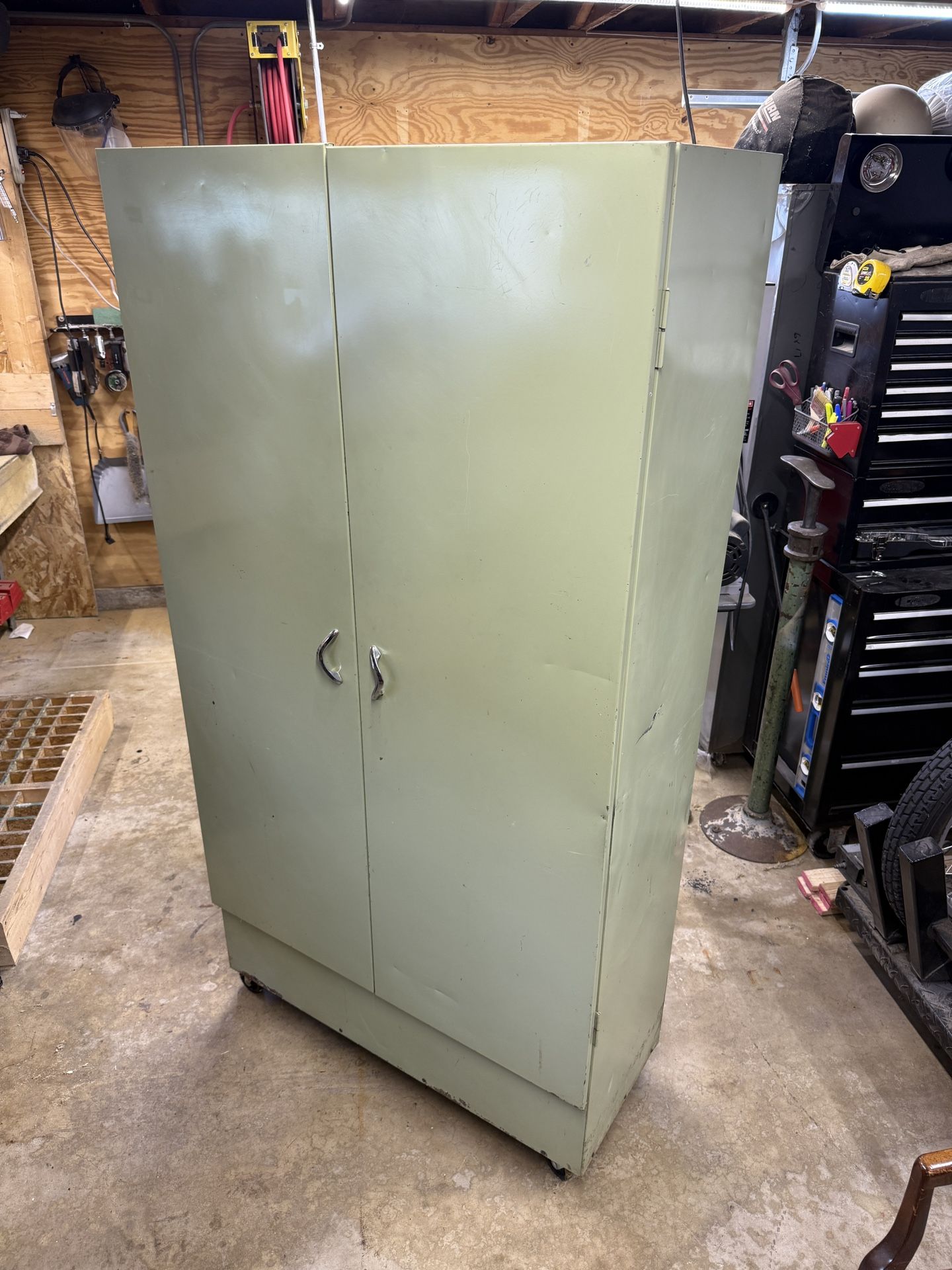 Industrial Metal Rolling Cabinet
