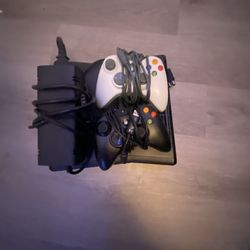 XBox 360 & 2 Controllers 