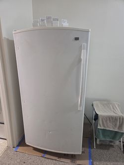 Maytag Upright Freezer 30"W — Works, Door Needs Repair