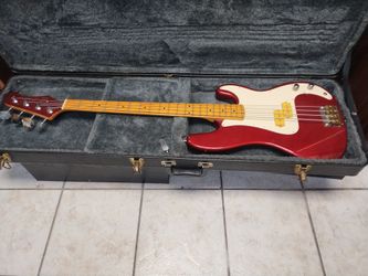 Hondo Bass Guitar And Case