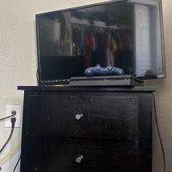 Selling Ps4, tv, & 2 Drawer Shelf
