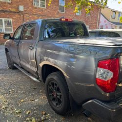 Toyota tundra TRD PRO 2021 millas 43000 mil