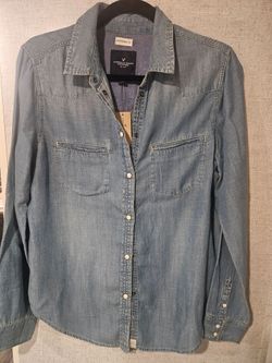 American Eagle Outfitters Boyfriend Fit Denim Shirt