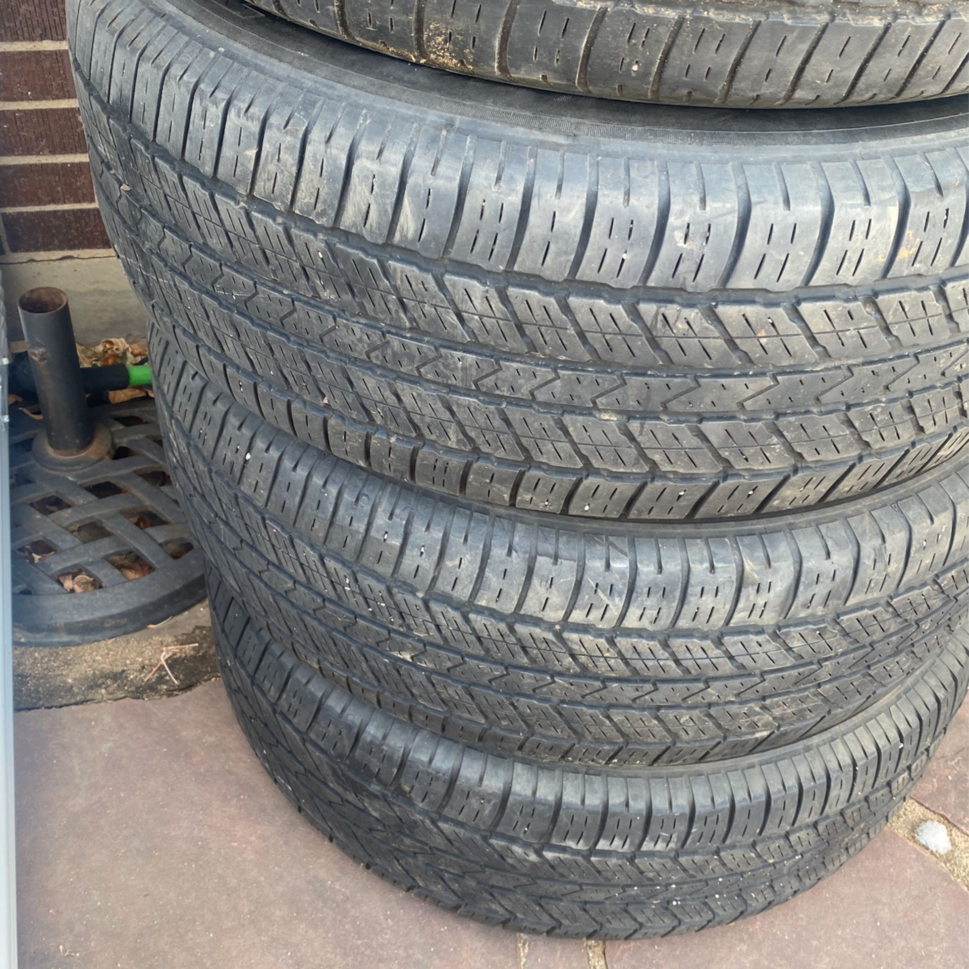 4 Matching Used Tires. Excellent Condition Toyo A30. 265/65r17