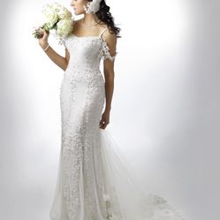 Sleeveless Mermaid Hem Lace Panel Wedding Dress .Ivory Color . S/M Size.