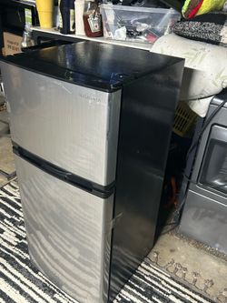 Insignia mini fridge