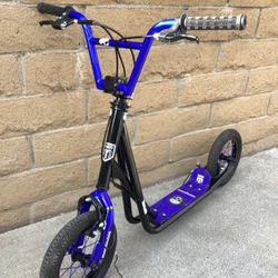MONGOOSE SCOOTER It is like new. Practically new