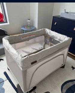 UppaBaby Remi Travel Crib, Travel Bag And Sheets