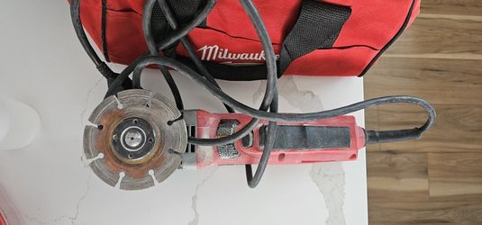 Millwaukee 4 1/2" Grinder With Bag!