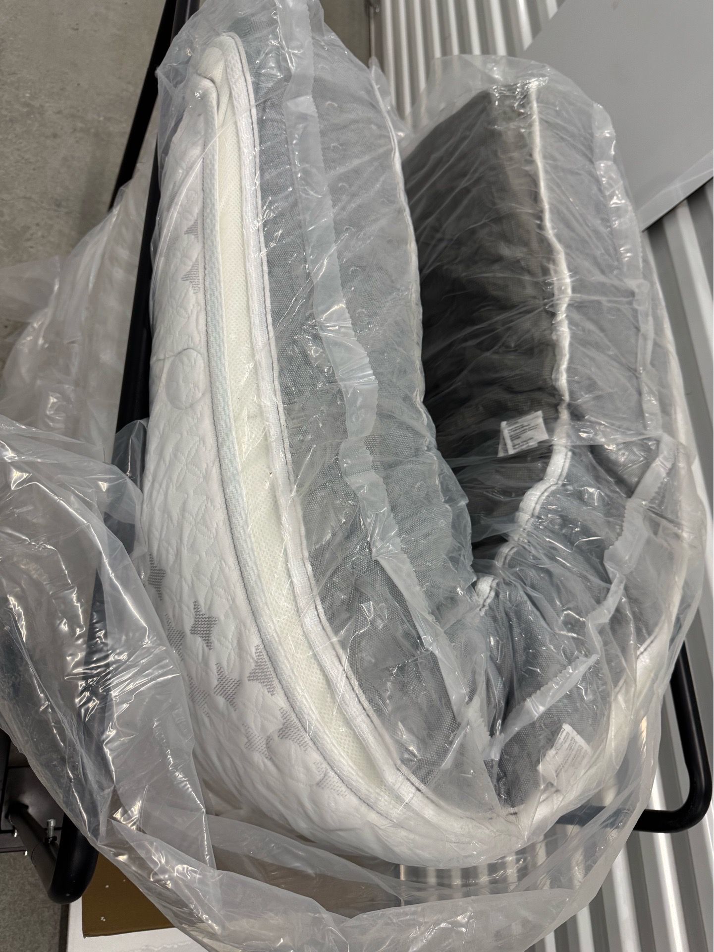BRAND NEW Hybrid 10” Twin Size Mattress $100 Price is Firm