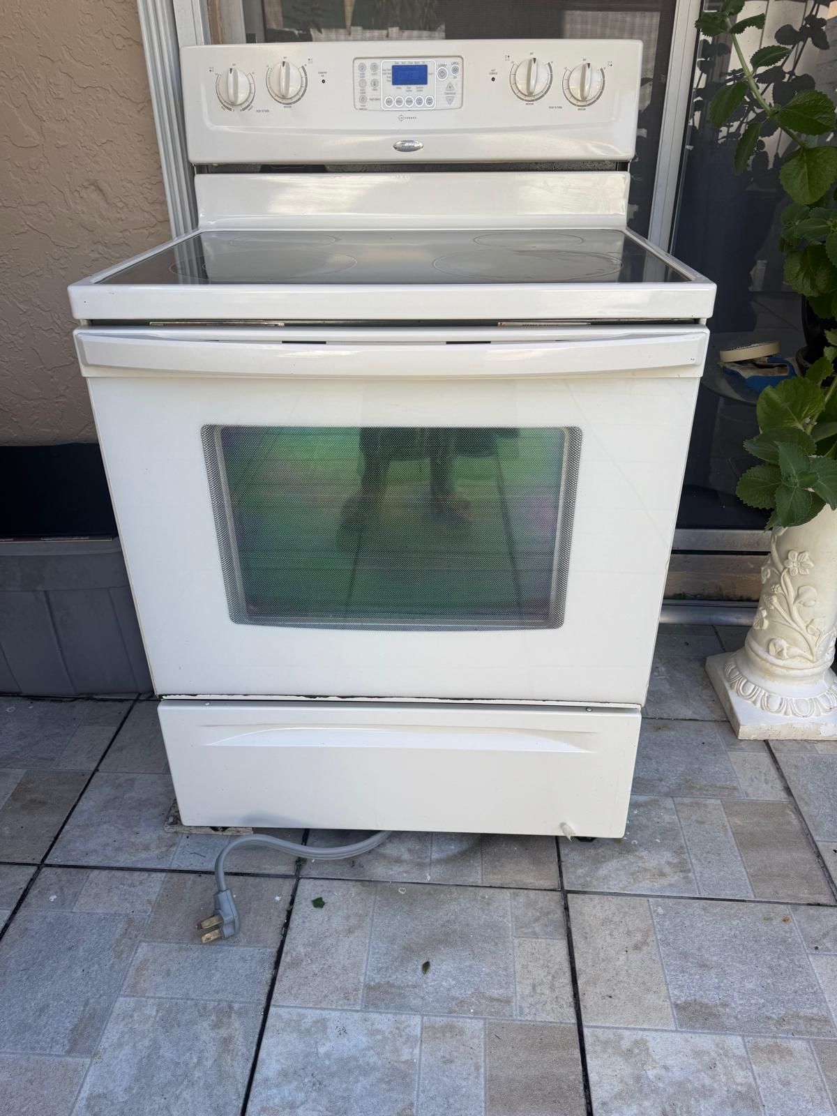 Whirlpool White Stove Top