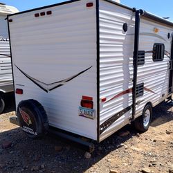 016 Retro By Keystone 18 Ft White Towing Bunkhouse