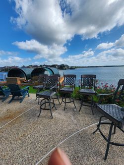 Upgrade your patio, outdoor kitchen, or pool area with this beautiful set of six premium swivel bar stools.

✔ Set of 6
✔ 360° swivel
✔ Heavy-duty cas
