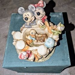 Mikey Mouse Family Picnic Collectors Piece 
