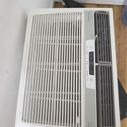 Frigidaire Window Air Conditioner (X-Large)