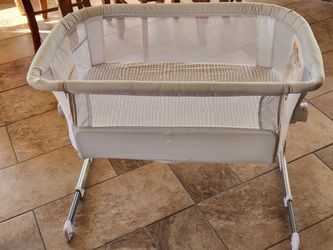 Pre-owned Baby Delight Beside Me Bedside Sleeper and Bassinet