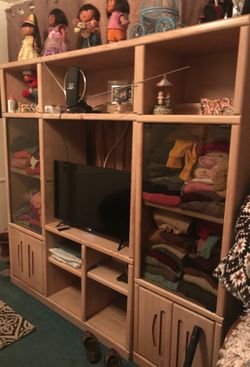 Estoy vendiendo este mueble , cabe una tv de 32”