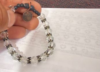 Vintage Silver Tone Cloudy Black & Clear Plastic Beads Stretch Bracelet