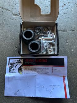 NEW YAMAHA R6 FRAME SLIDERS  TST Industries / WOMET-TECH Frame Sliders