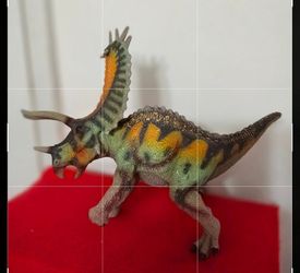 This is a 1/35 scale PENTACERATOPS Model is marketed as a realistic collector's figurine rather than a standard children's toy,Key features include a 