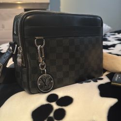 LV Trocadero NM Messenger Damier Graphite PM