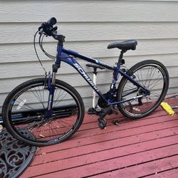 Schwinn Trailway Hybrid Bike