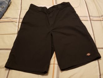 DICKIES SHORT SIZE 34 (LOOSE FIT)