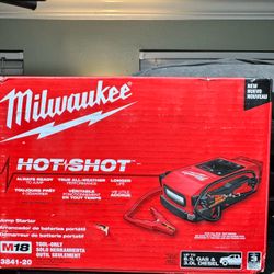 Milwaukee M18 18V Lithium-lon Cordless 2000 Peak Amp HOTSHOT Jump Starter (Tool-Only)
