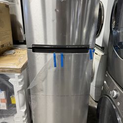 New open box whirlpool stainless steel top and bottom refrigerator