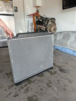 Ford e350
7,3 power stroke diesel
Baja radiator with fans
Radiator it’s brand new