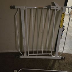 Regalo Safety 29-38.5" Baby Gate